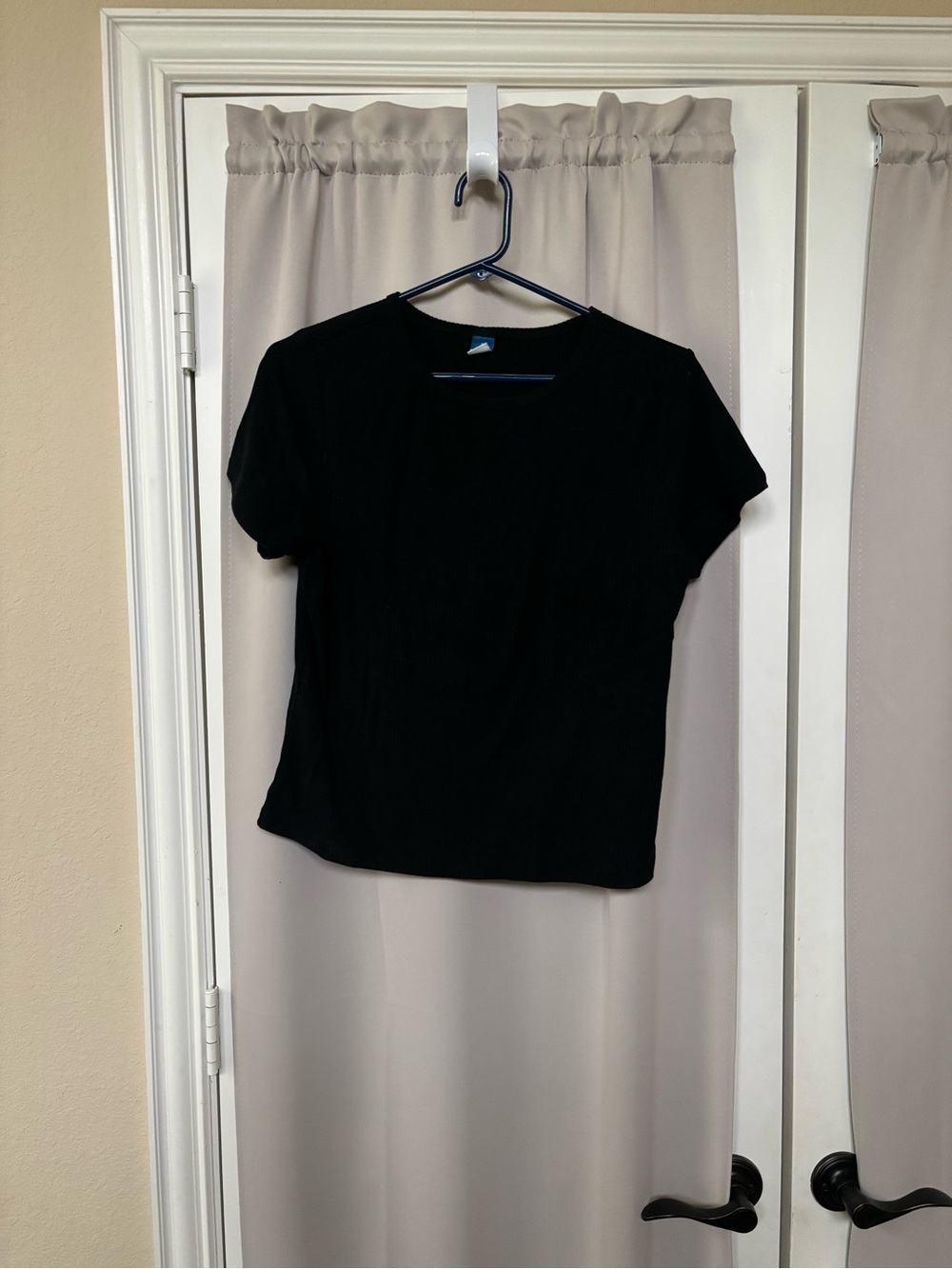 Old Navy Ribbed Black Short Sleeve shirt